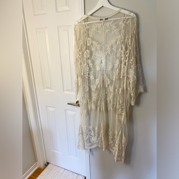 Lace Kimono - Picture 3 of 3